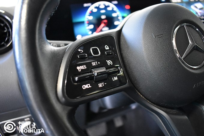 MERCEDES-BENZ GLA 180 d Automatic Business